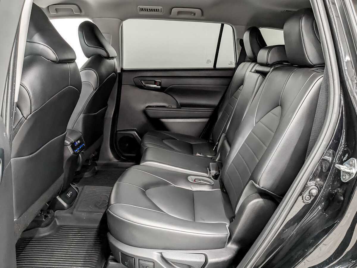 Toyota Highlander с пробегом — 2021 год. Фото: #11