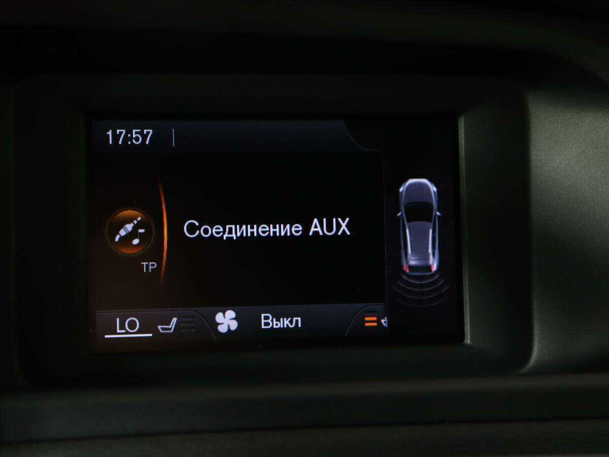 Volvo V40 Cross Country с пробегом — 2014 год. Фото: #13