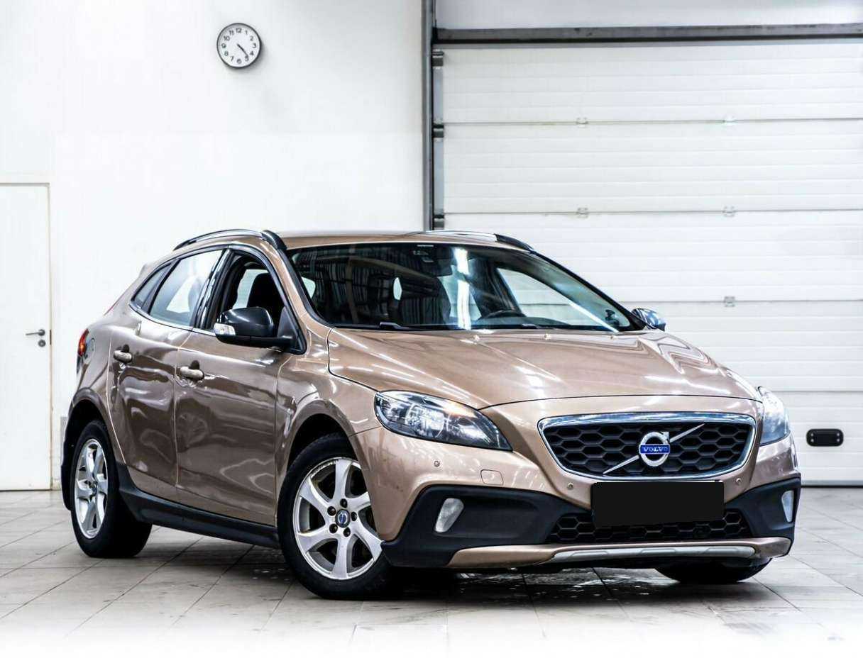 Volvo V40 Cross Country с пробегом — 2013 год. Фото: #1