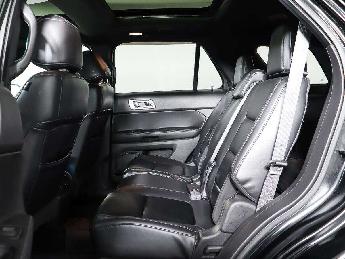 Ford Explorer с пробегом — 2011 год. Фото: #9