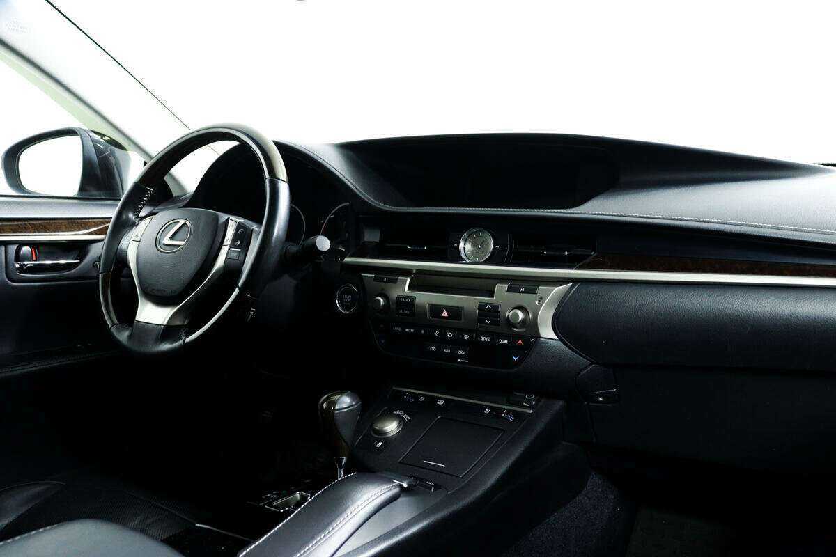 Lexus ES с пробегом — 2013 год. Фото: #8