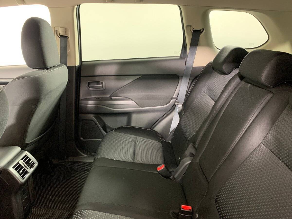 Mitsubishi Outlander с пробегом — 2019 год. Фото: #17