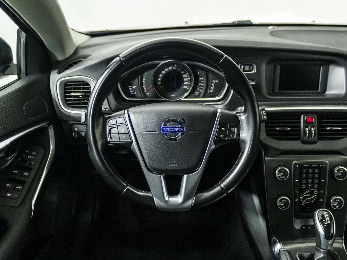 Volvo V40 Cross Country с пробегом — 2014 год. Фото: #10