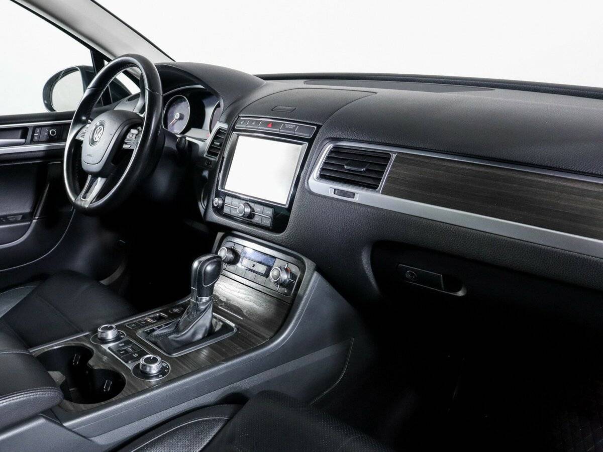 Volkswagen Touareg с пробегом — 2015 год. Фото: #8