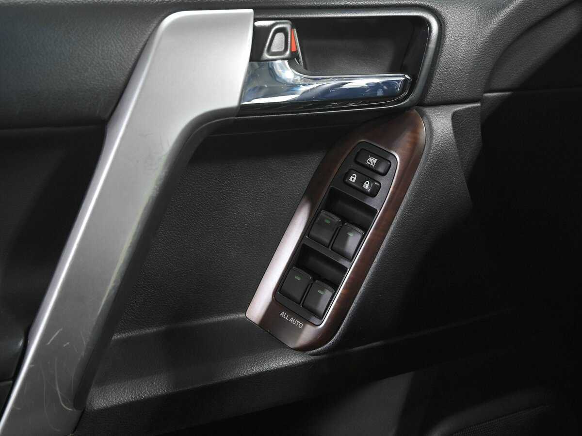 Toyota Land Cruiser Prado с пробегом — 2017 год. Фото: #19