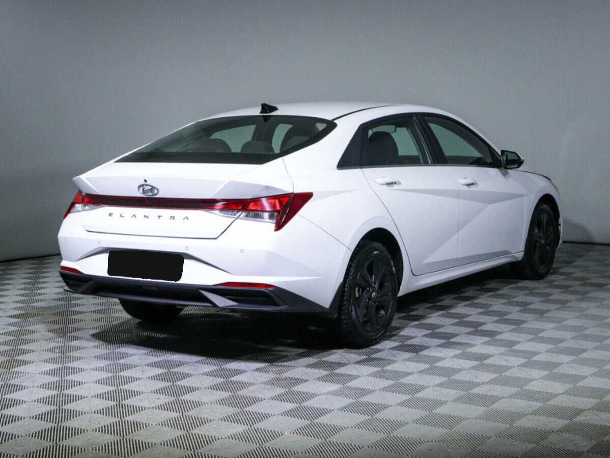 Hyundai Elantra с пробегом — 2021 год. Фото: #4