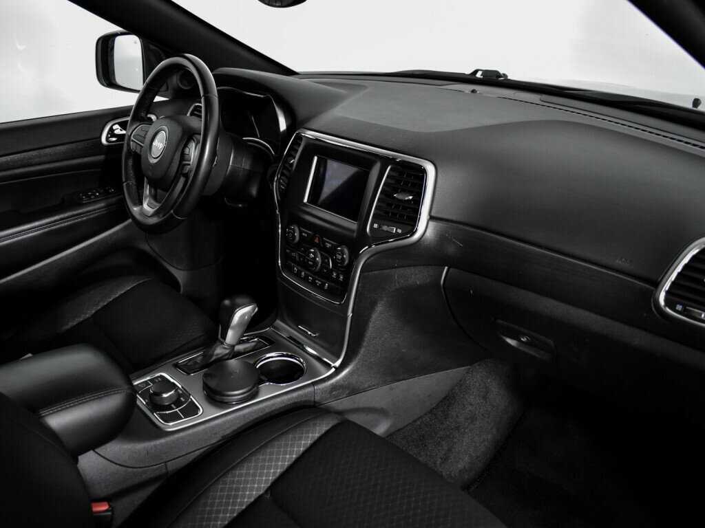 Jeep Grand Cherokee с пробегом — 2018 год. Фото: #10