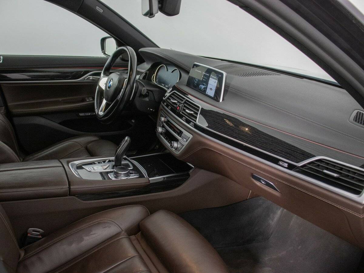 BMW 7 серии с пробегом — 2017 год. Фото: #9