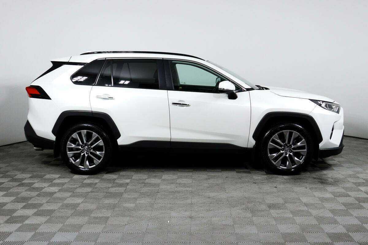 Toyota RAV4 с пробегом — 2020 год. Фото: #3