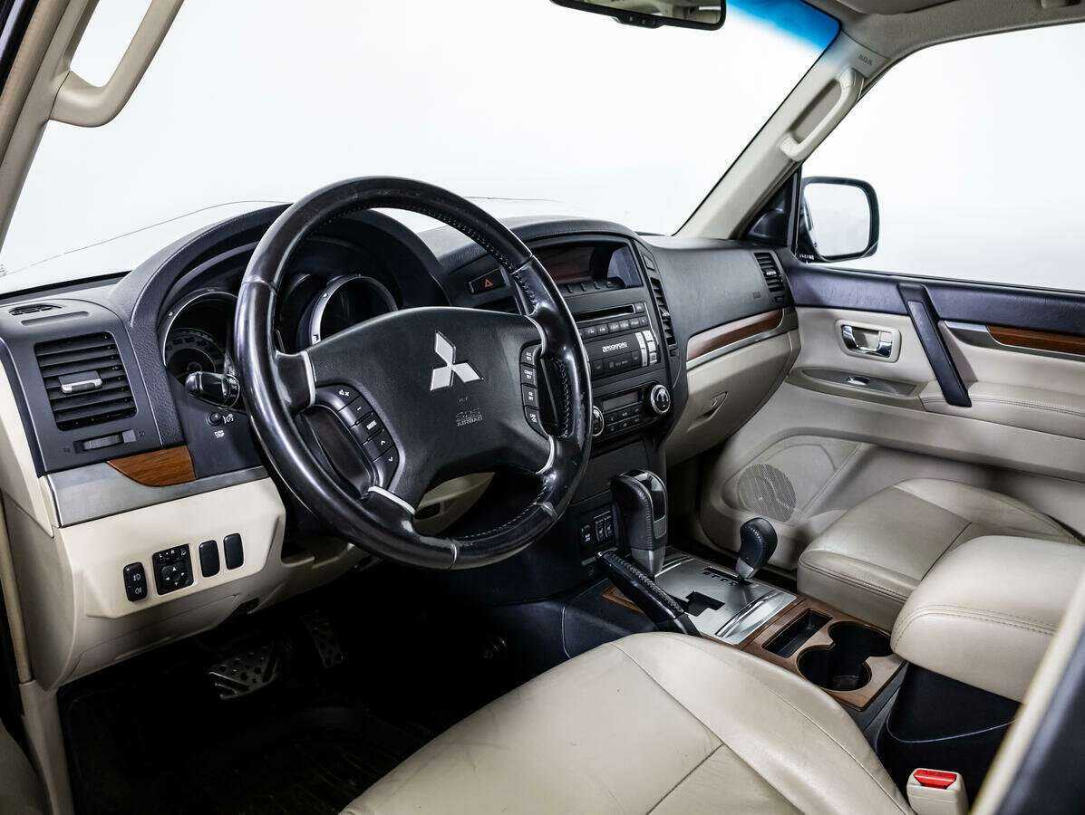 Mitsubishi Pajero с пробегом — 2008 год. Фото: #10