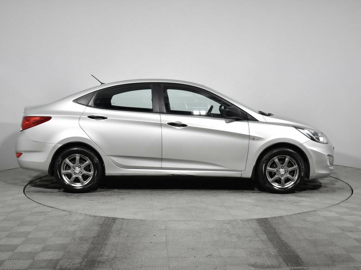 Hyundai Solaris с пробегом — 2011 год. Фото: #3