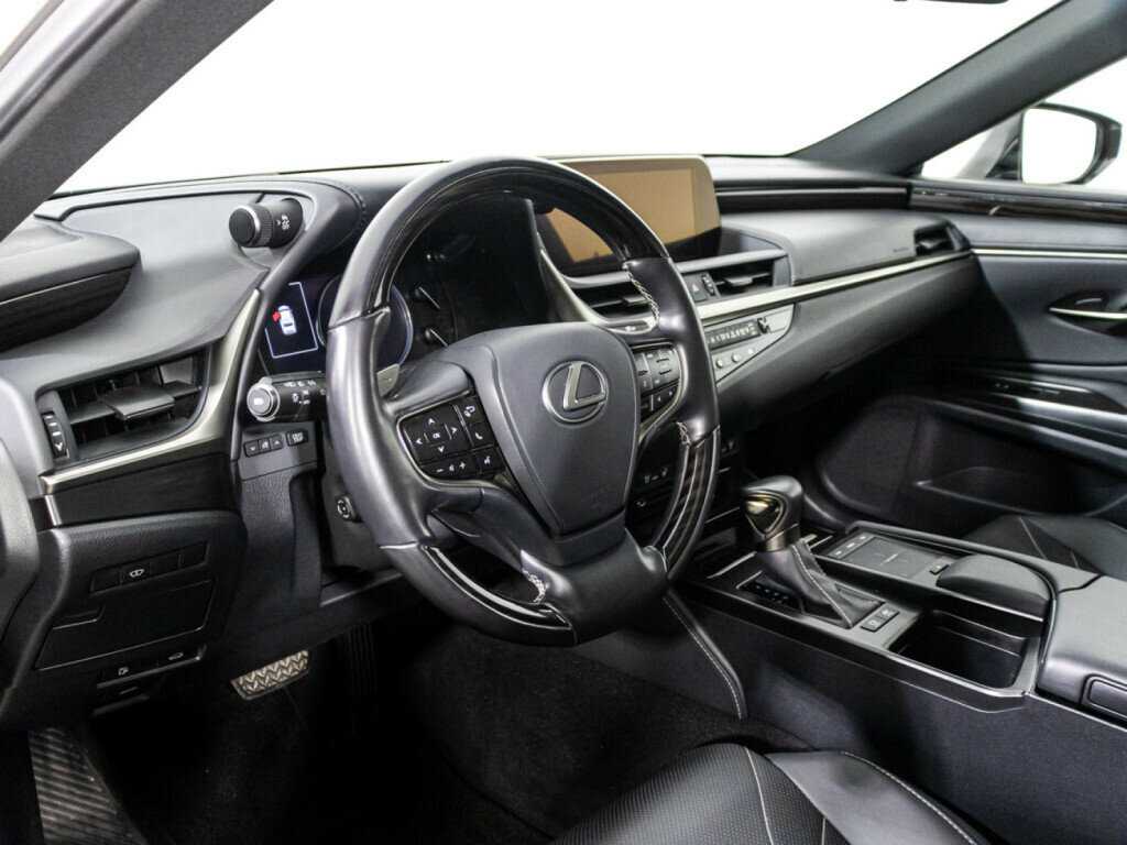 Lexus ES с пробегом — 2020 год. Фото: #10