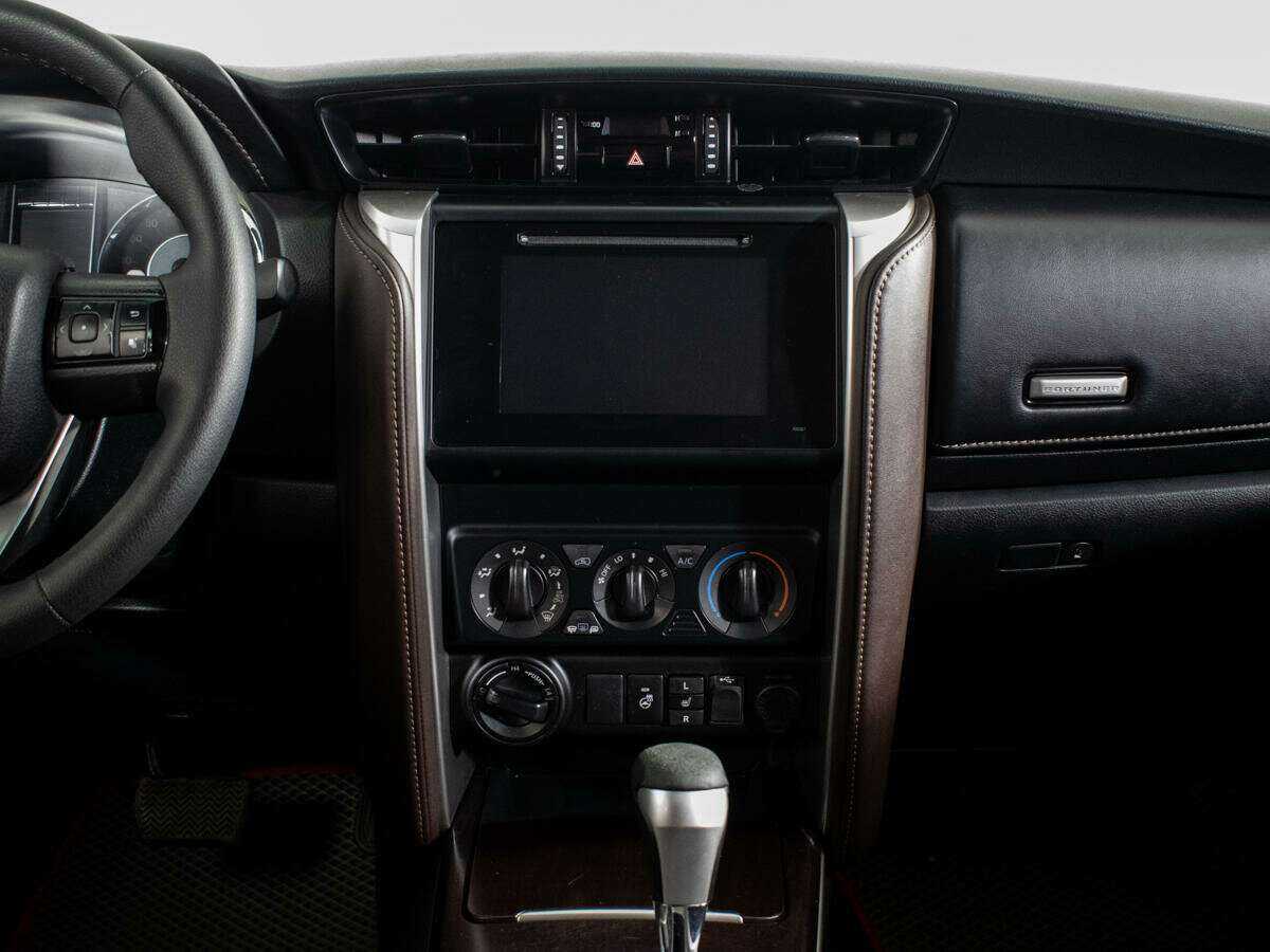 Toyota Fortuner с пробегом — 2018 год. Фото: #8