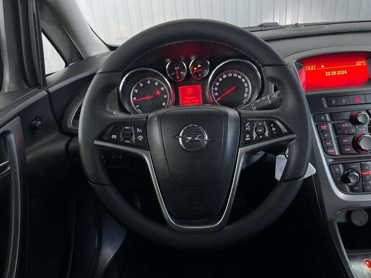 Opel Astra с пробегом — 2012 год. Фото: #9