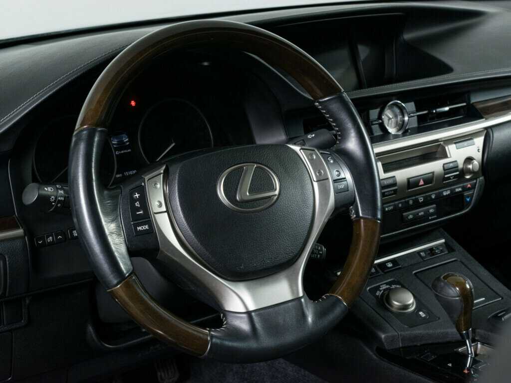 Lexus ES с пробегом — 2013 год. Фото: #11