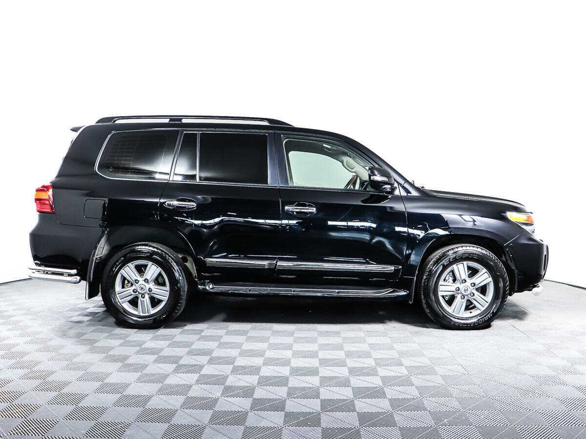 Toyota Land Cruiser с пробегом — 2014 год. Фото: #3