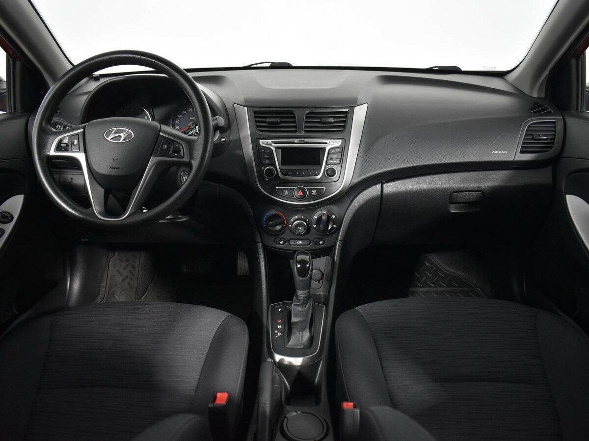 Hyundai Solaris с пробегом — 2014 год. Фото: #10