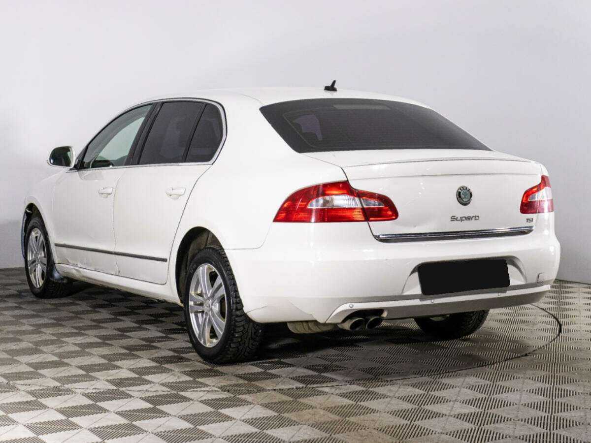 Skoda Superb с пробегом — 2011 год. Фото: #6