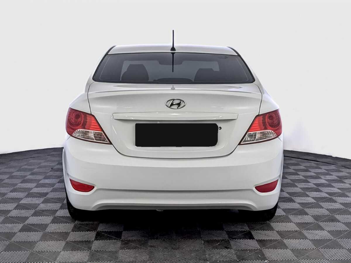 Hyundai Solaris с пробегом — 2014 год. Фото: #5