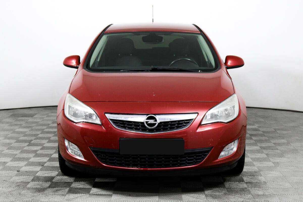 Opel Astra с пробегом — 2011 год. Фото: #1