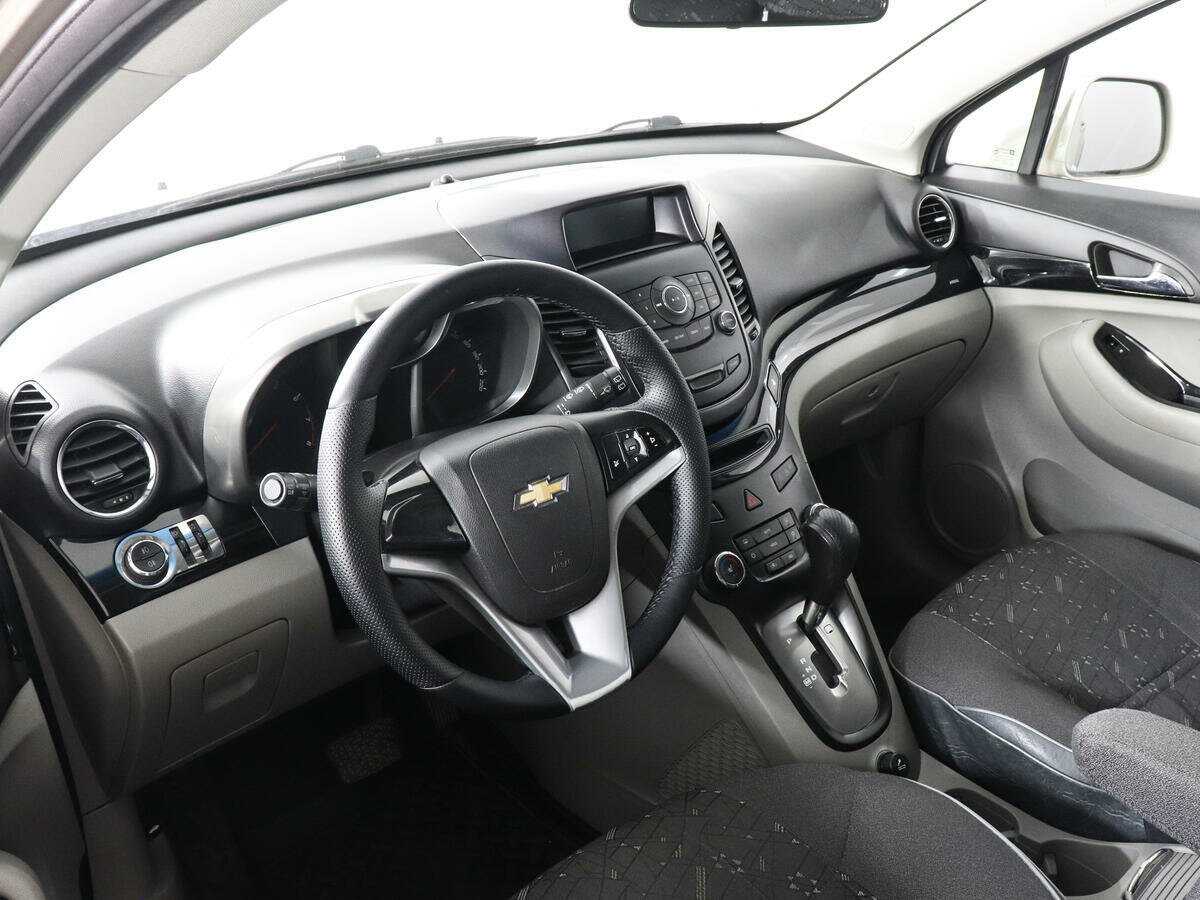 Chevrolet Orlando с пробегом — 2012 год. Фото: #8
