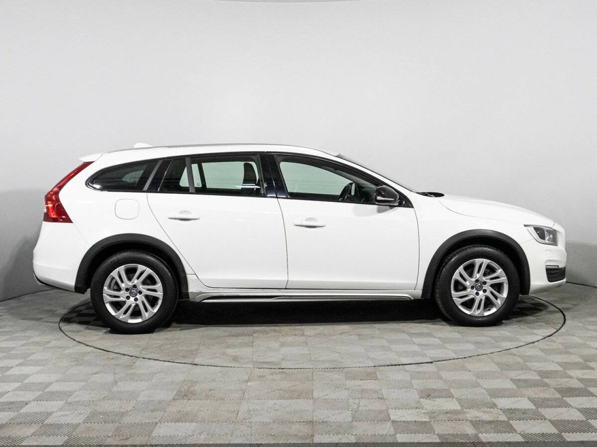 Volvo V60 Cross Country с пробегом — 2018 год. Фото: #3