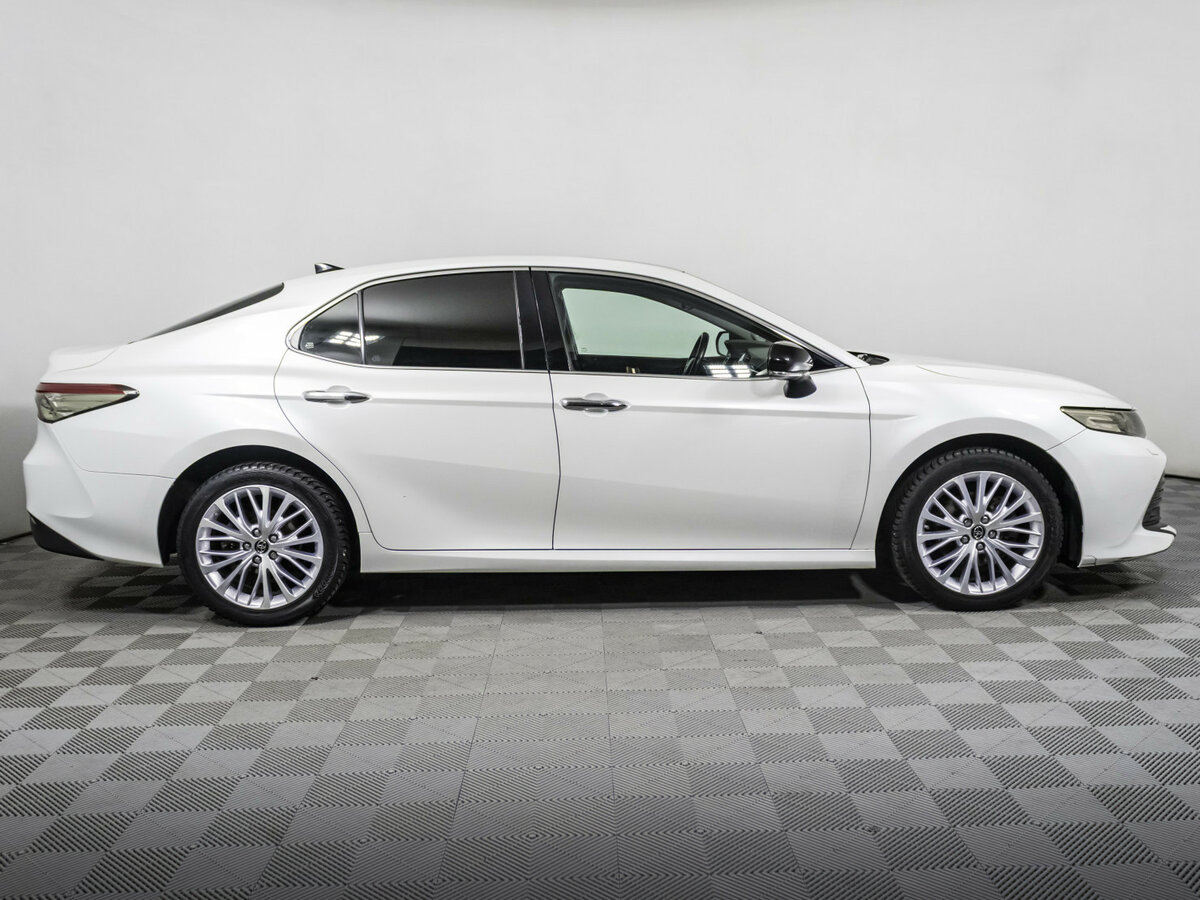 Toyota Camry с пробегом — 2019 год. Фото: #3