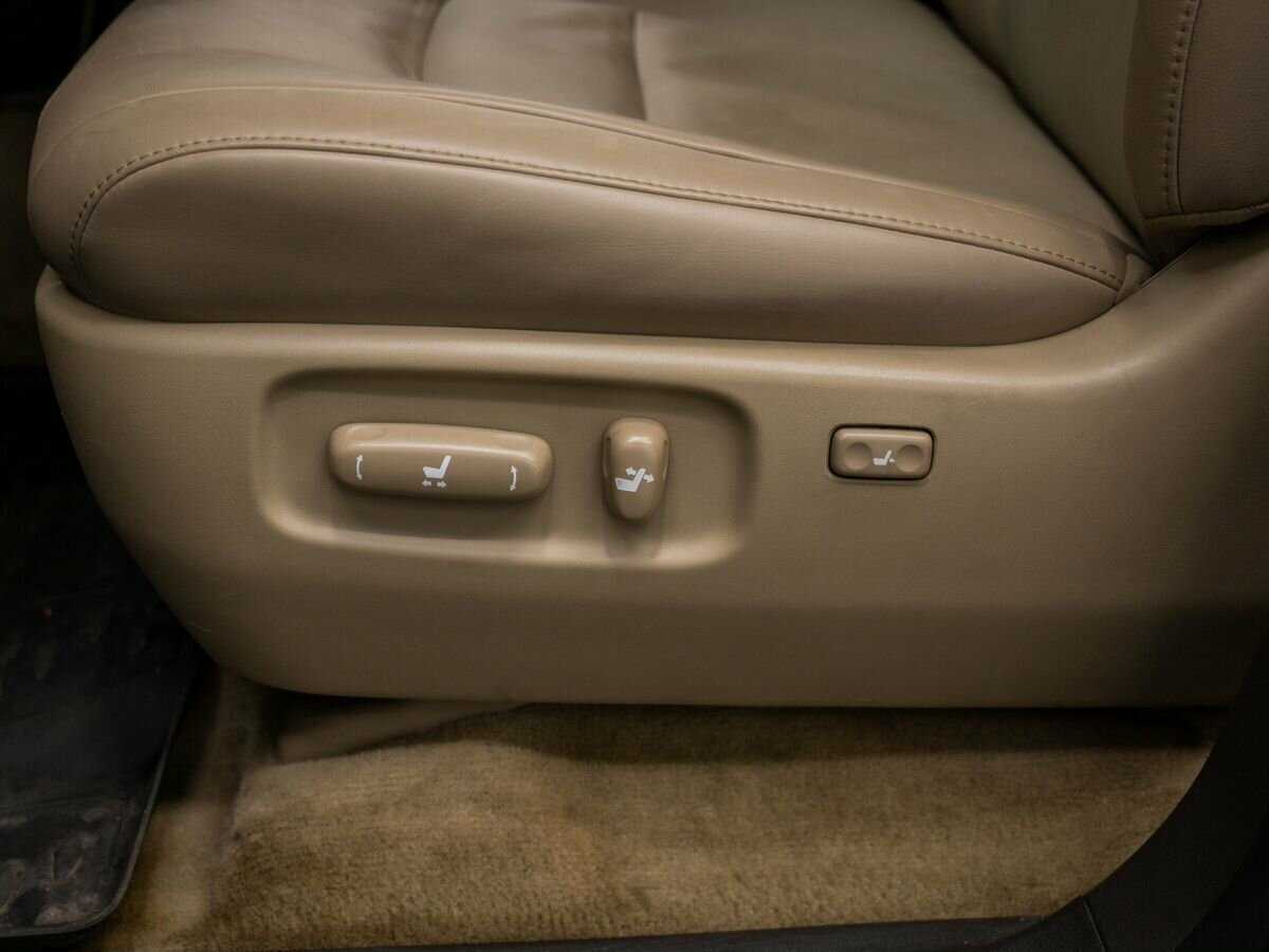 Toyota Land Cruiser с пробегом — 2011 год. Фото: #17