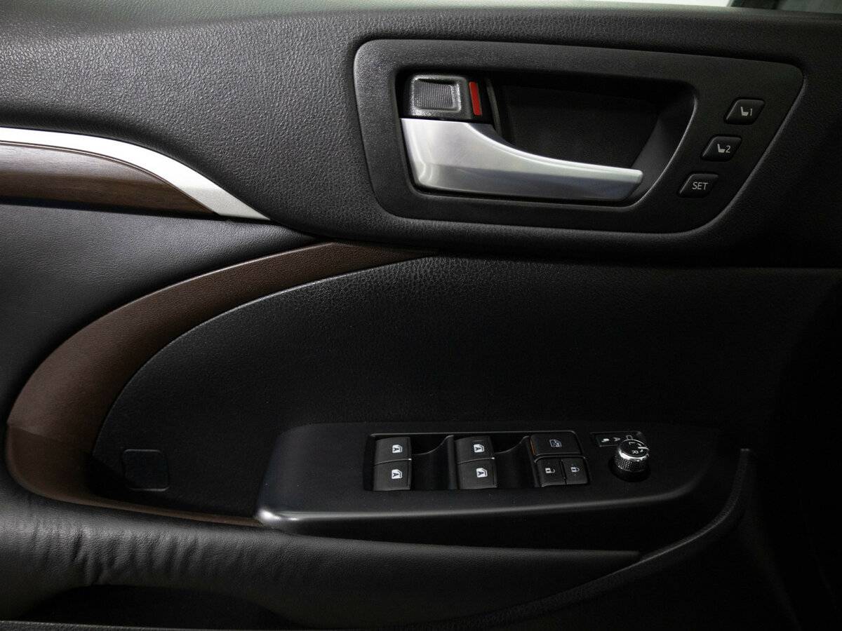 Toyota Highlander с пробегом — 2015 год. Фото: #15