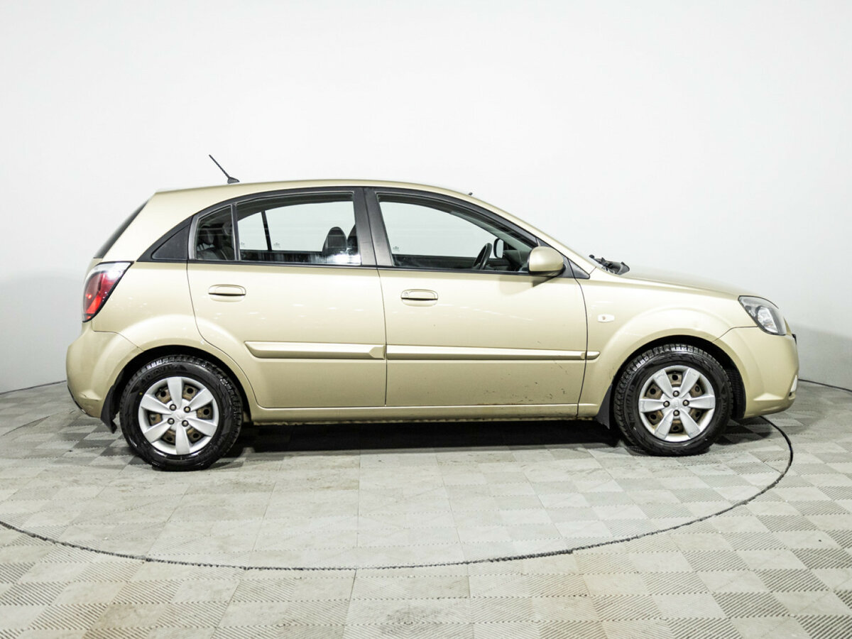 Kia Rio с пробегом — 2011 год. Фото: #3