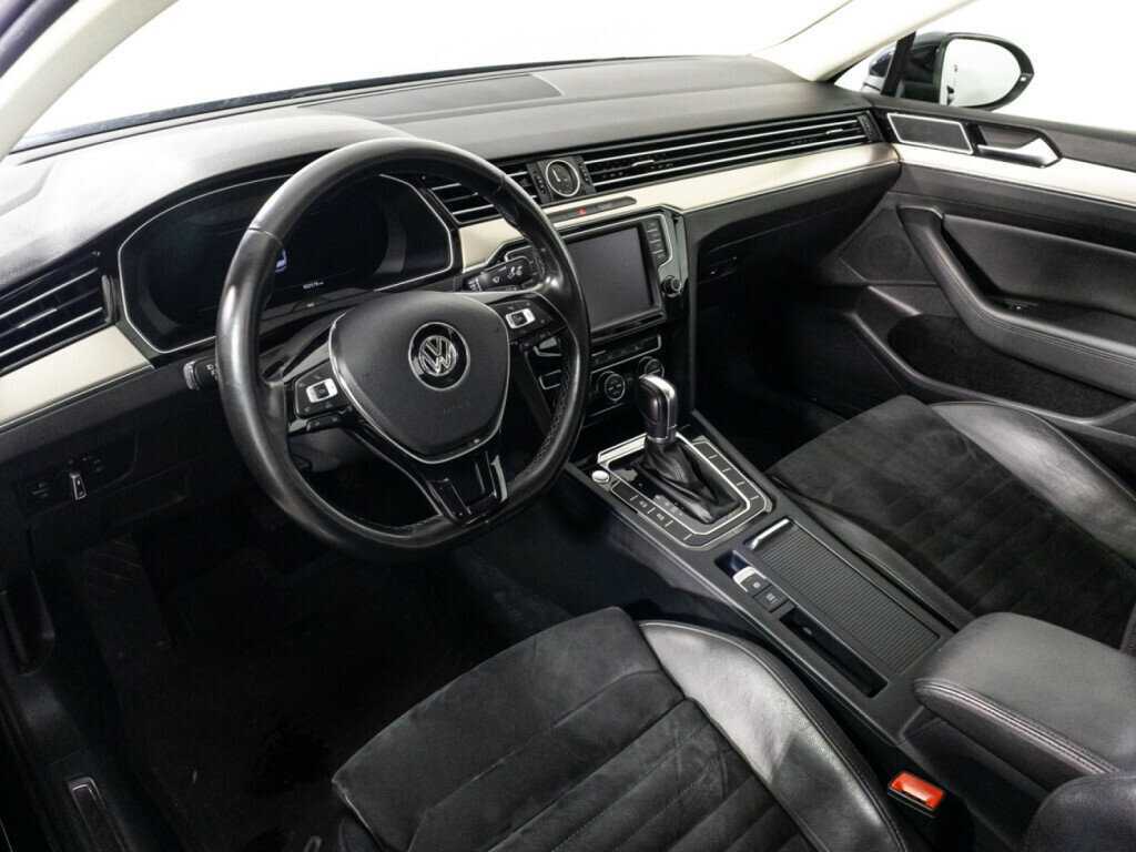 Volkswagen Passat с пробегом — 2016 год. Фото: #10