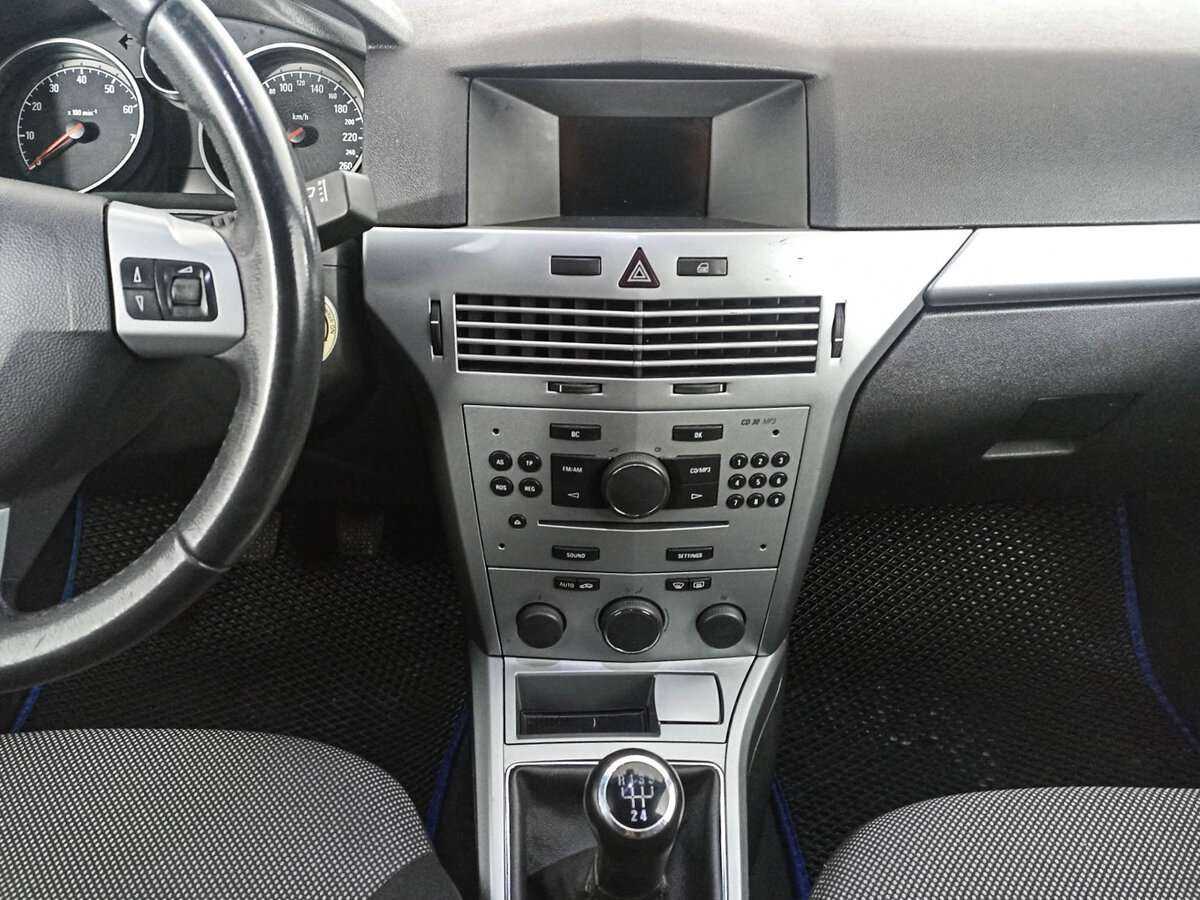 Opel Astra с пробегом — 2011 год. Фото: #12