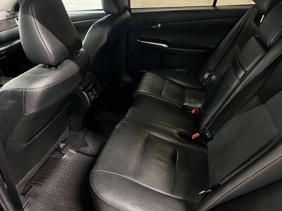 Toyota Camry с пробегом — 2015 год. Фото: #11