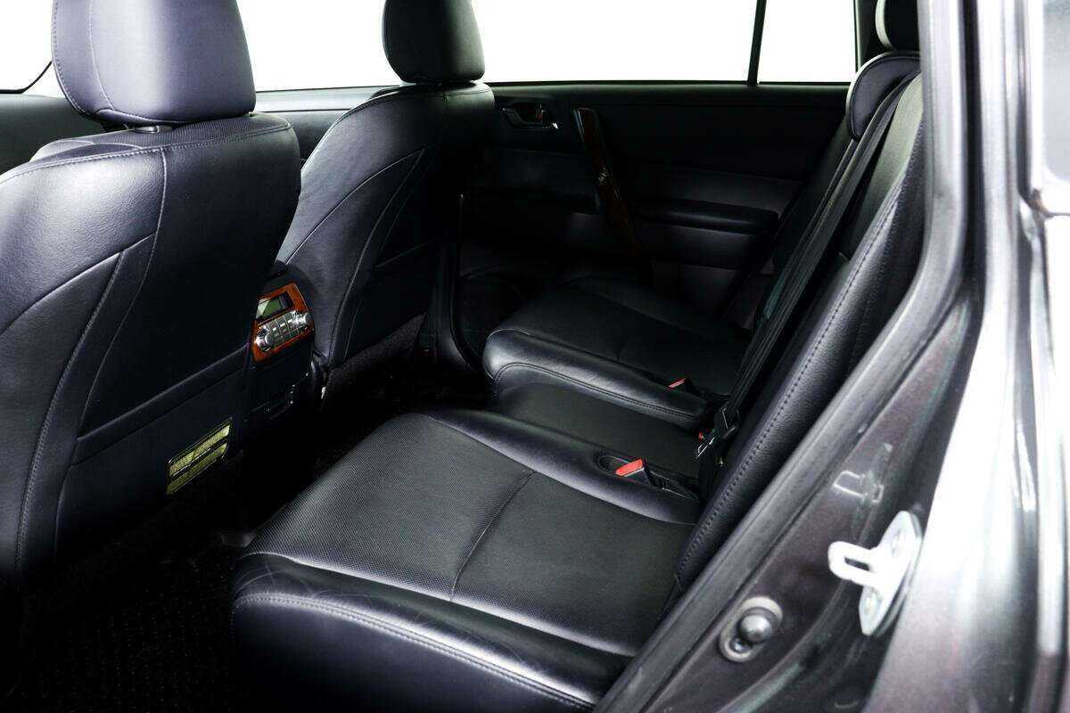 Toyota Highlander с пробегом — 2012 год. Фото: #11