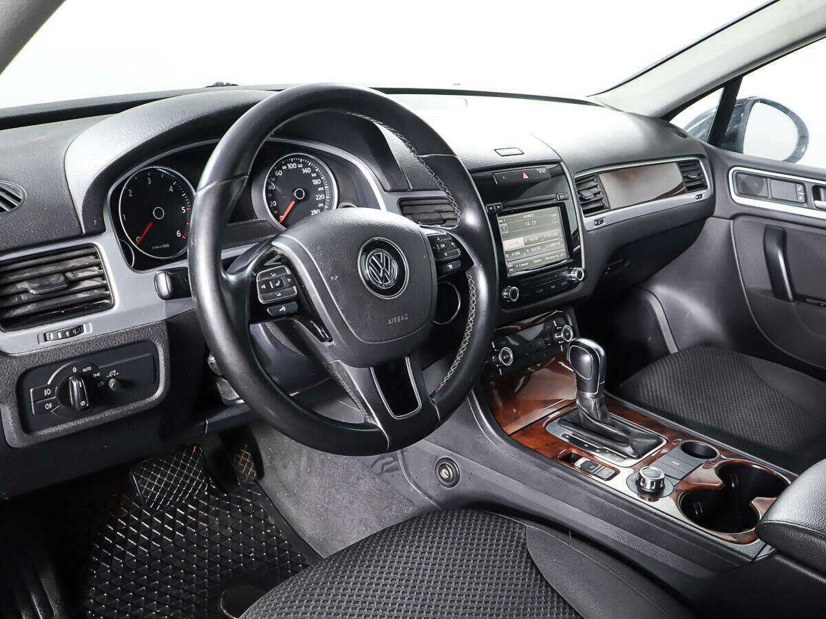 Volkswagen Touareg с пробегом — 2013 год. Фото: #12