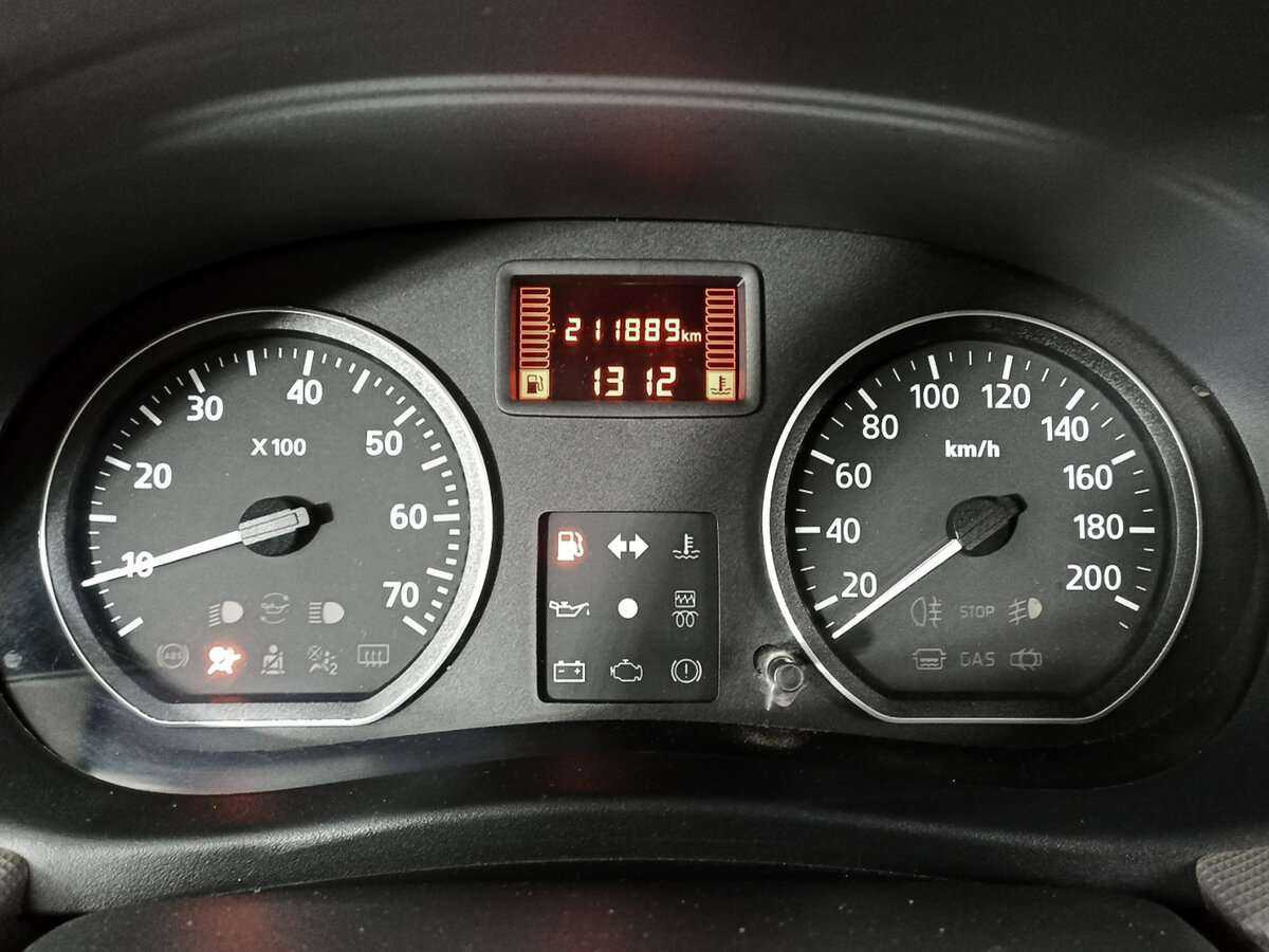 Renault Logan с пробегом — 2011 год. Фото: #10