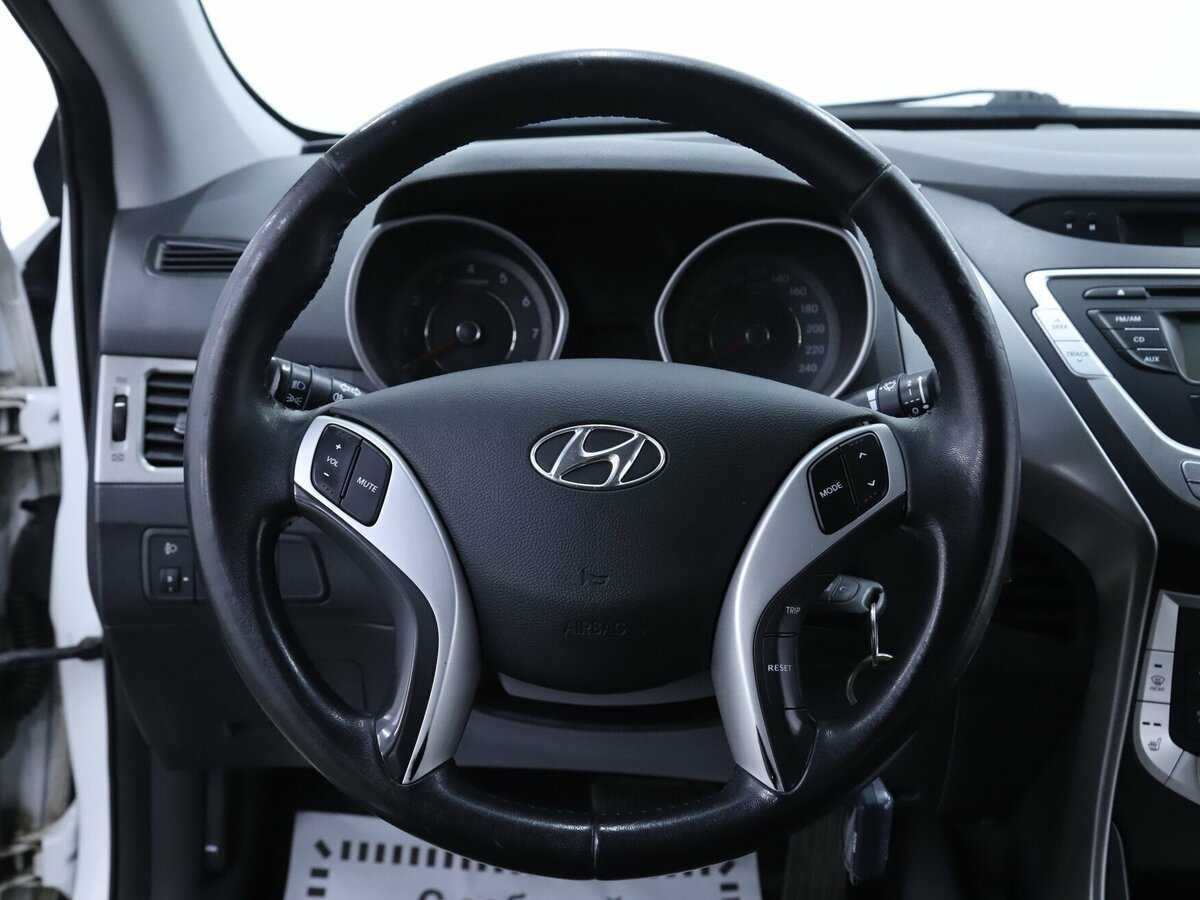 Hyundai Elantra с пробегом — 2011 год. Фото: #7