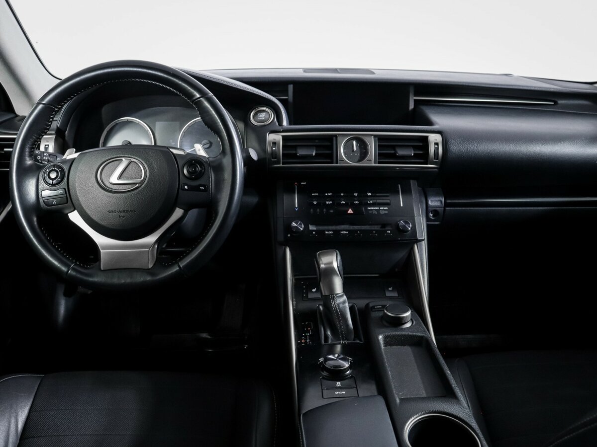 Lexus IS с пробегом — 2013 год. Фото: #9