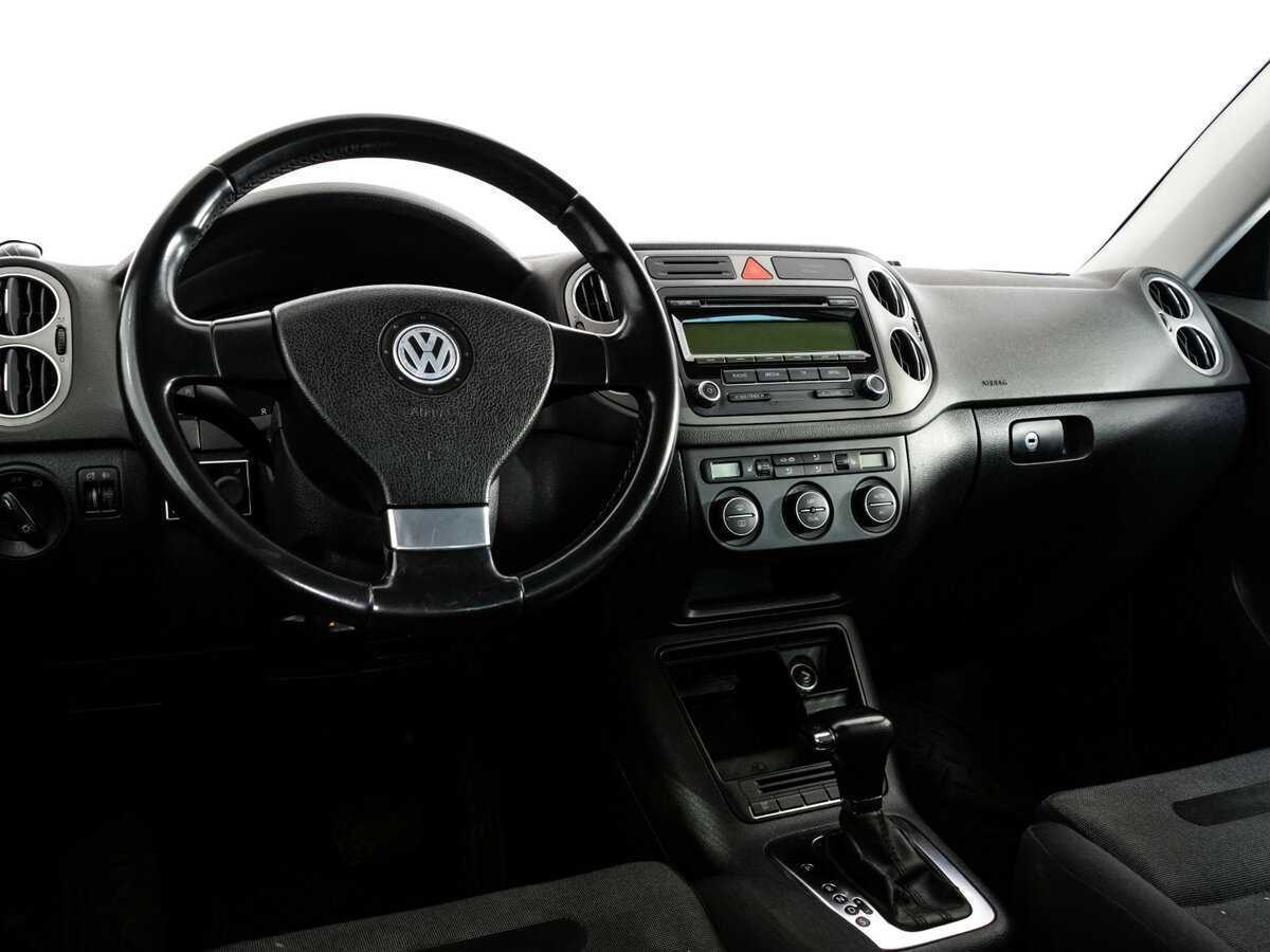 Volkswagen Tiguan с пробегом — 2008 год. Фото: #8