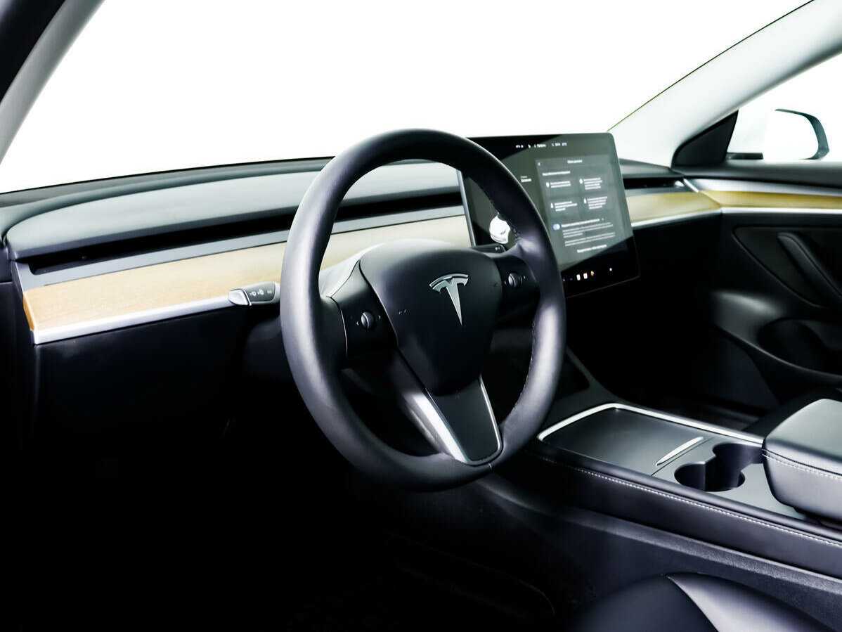 Tesla Model 3 с пробегом — 2022 год. Фото: #12