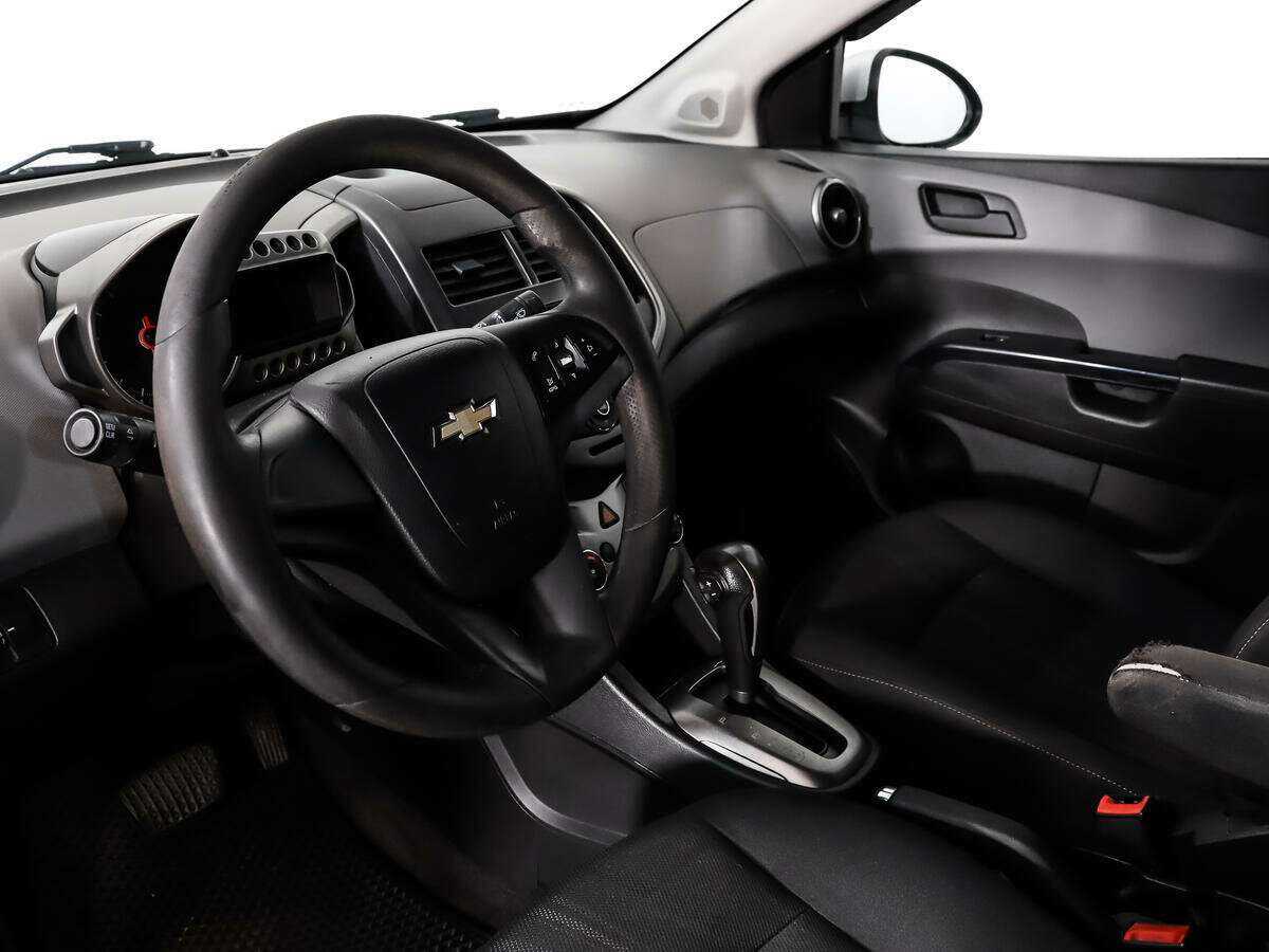 Chevrolet Aveo с пробегом — 2013 год. Фото: #8