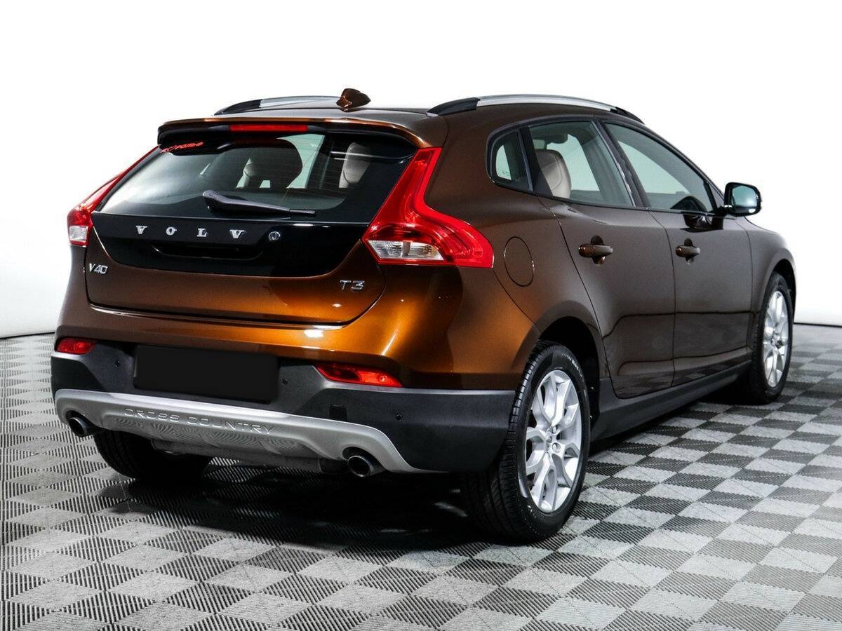 Volvo V40 Cross Country с пробегом — 2018 год. Фото: #4