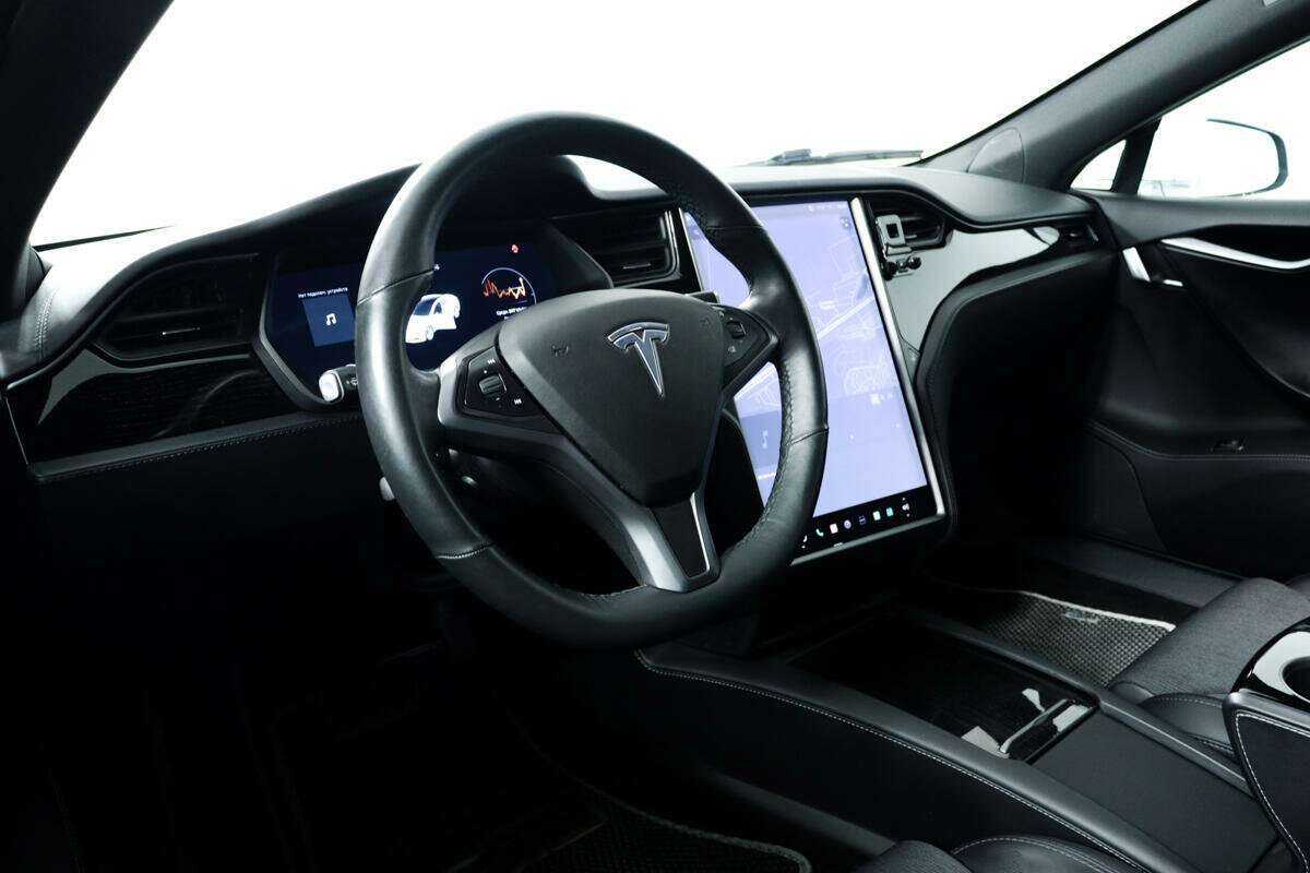 Tesla Model S с пробегом — 2018 год. Фото: #12