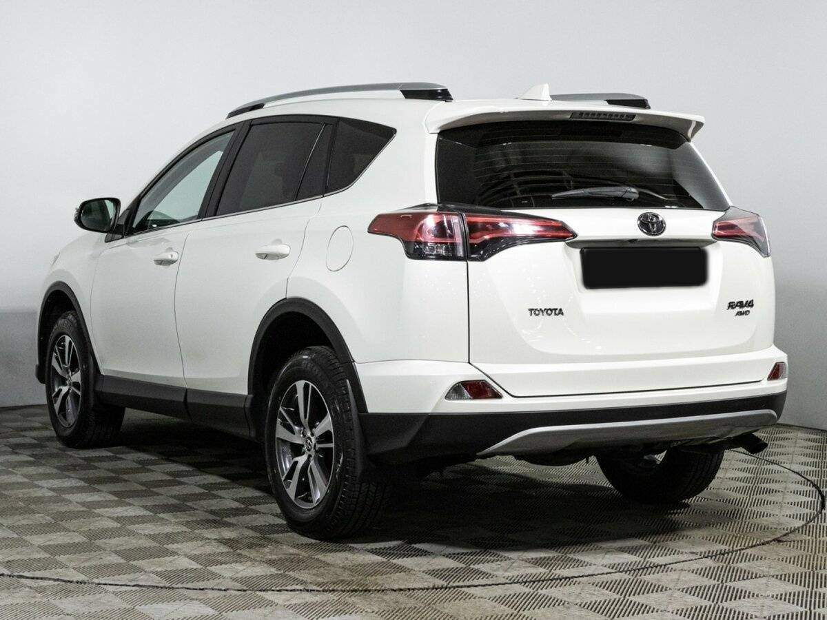 Toyota RAV4 с пробегом — 2017 год. Фото: #6