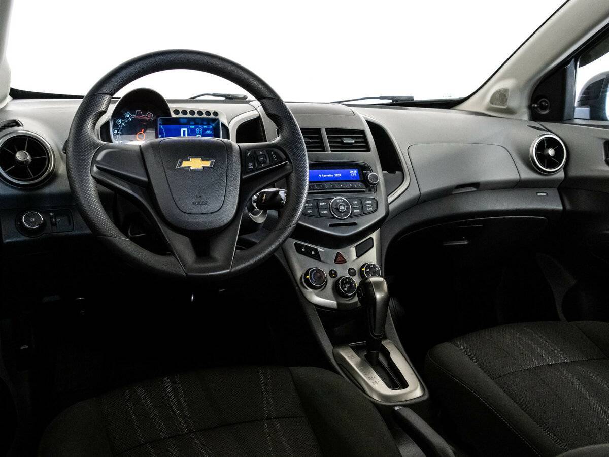 Chevrolet Aveo с пробегом — 2014 год. Фото: #10