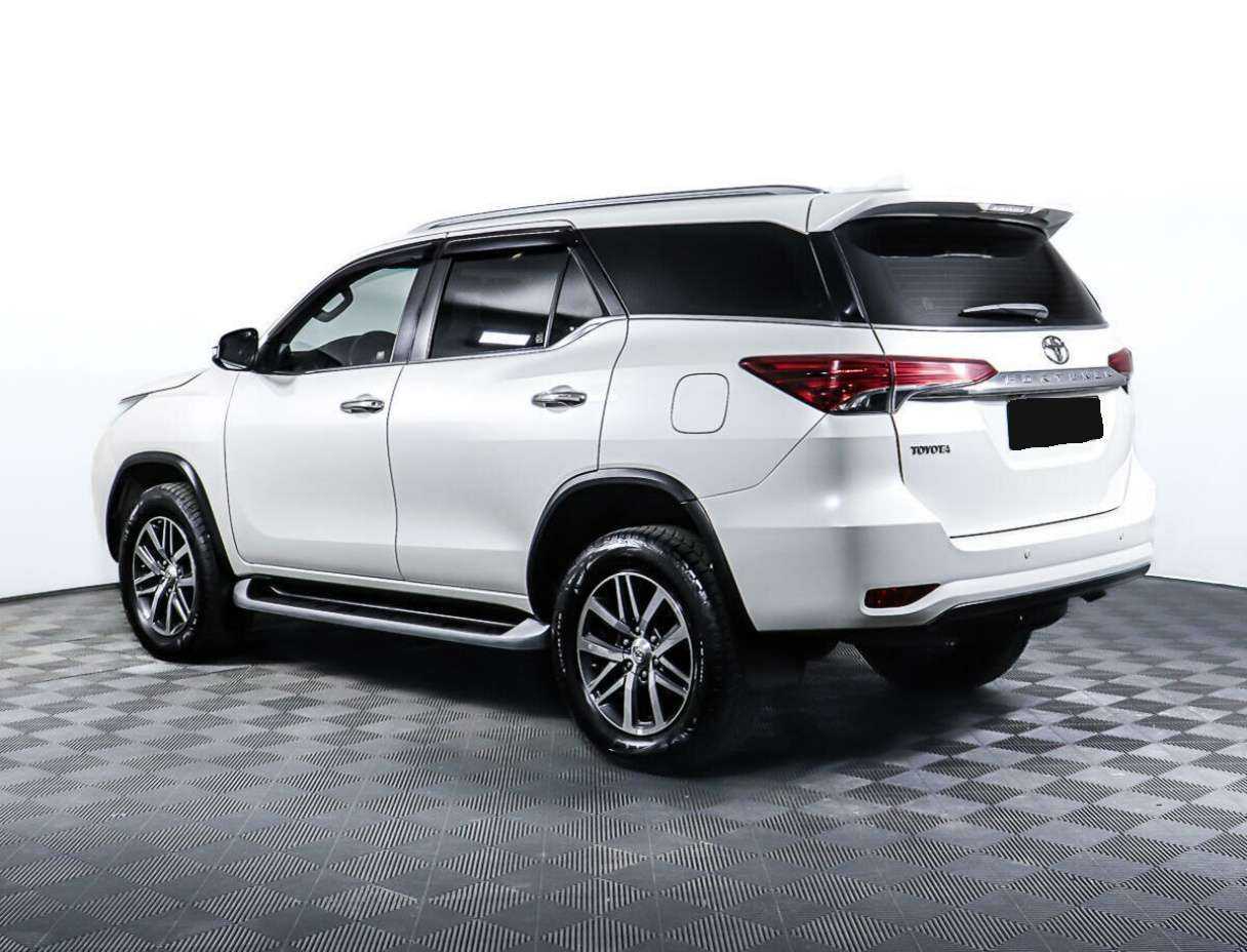Toyota Fortuner с пробегом — 2017 год. Фото: #6