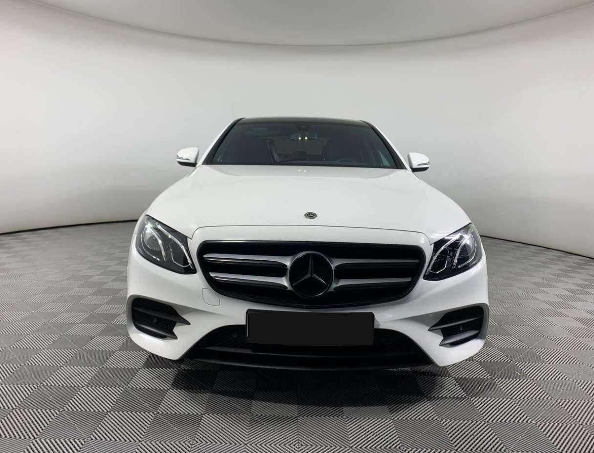 Mercedes-Benz E-Класс с пробегом — 2018 год. Фото: #1