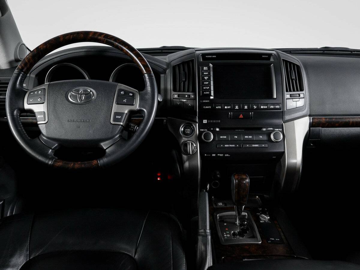 Toyota Land Cruiser с пробегом — 2011 год. Фото: #11