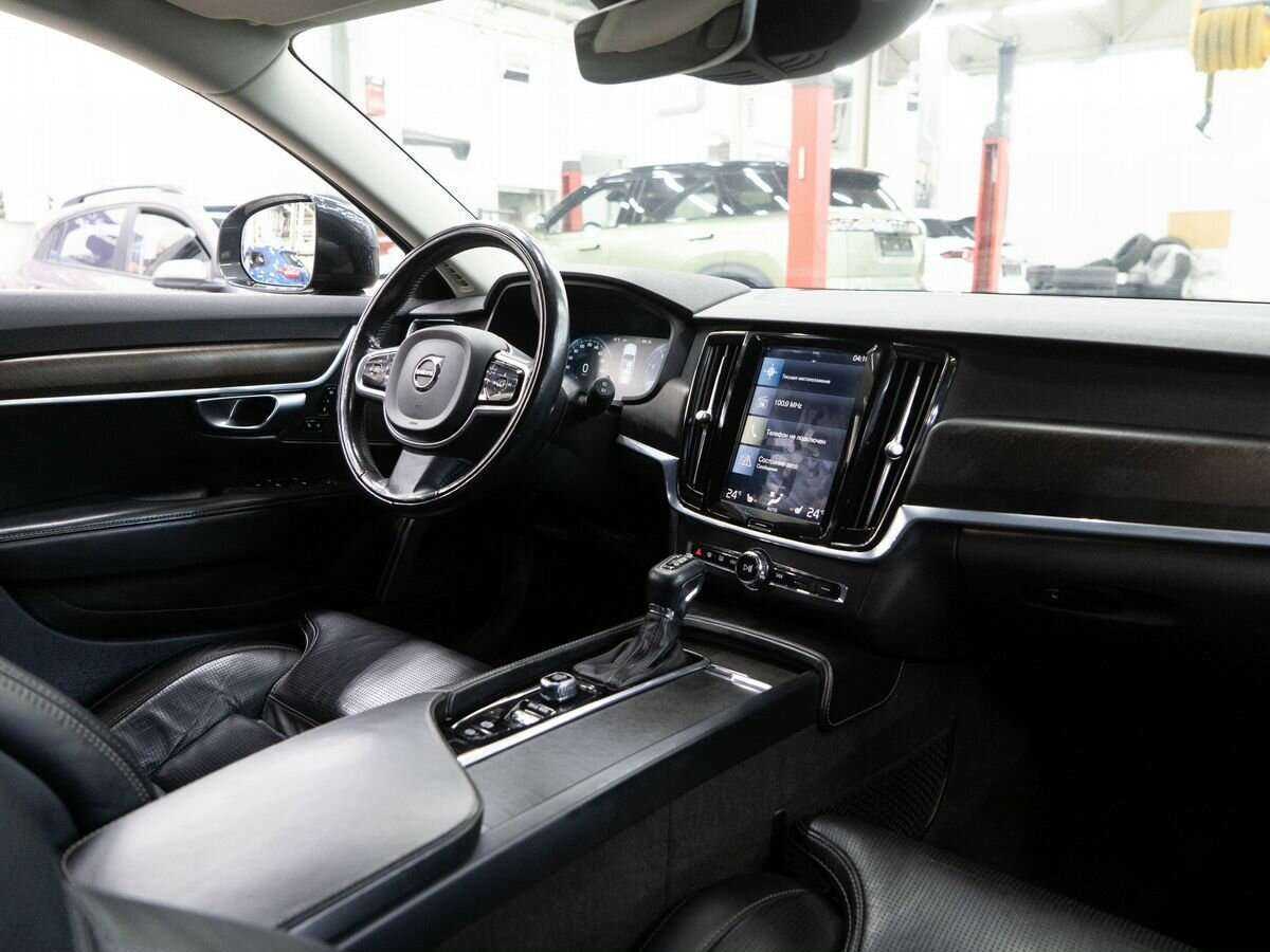 Volvo V90 Cross Country с пробегом — 2017 год. Фото: #16