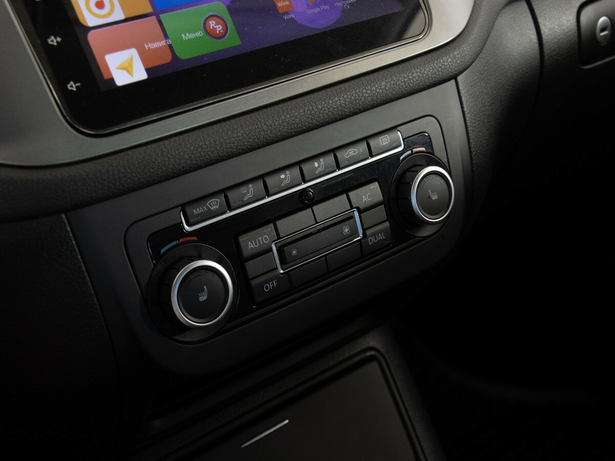 Volkswagen Tiguan с пробегом — 2010 год. Фото: #11